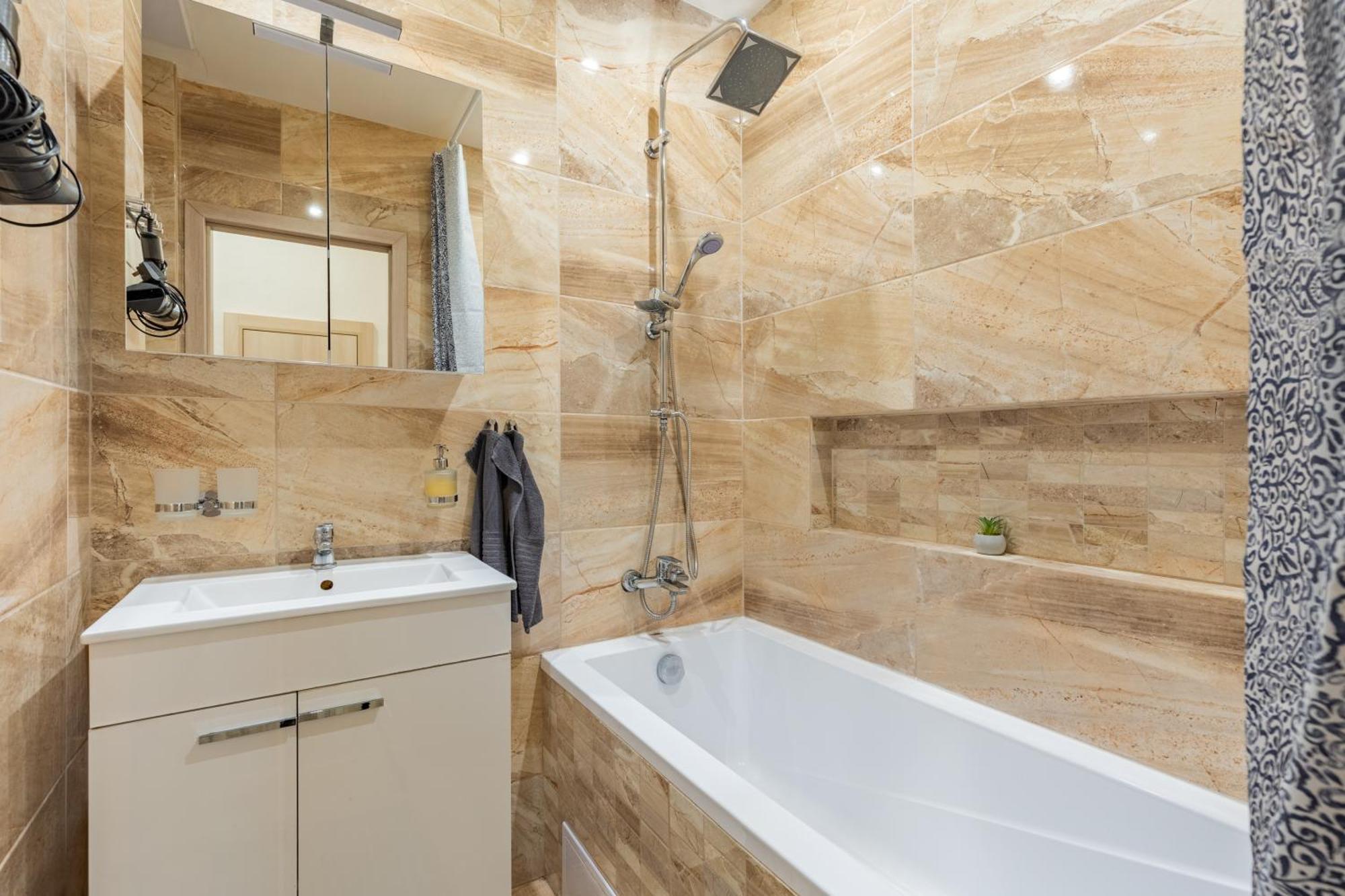 דירות ברטיסלאבה Charming Flat, Steps From Castle - Historic Part מראה חיצוני תמונה