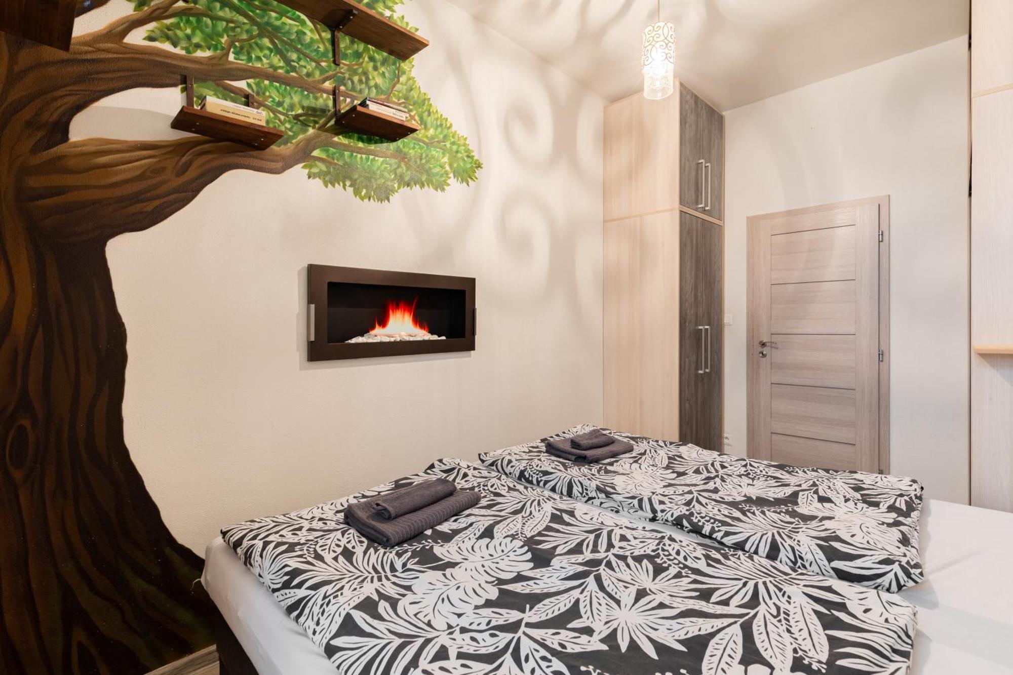 דירות ברטיסלאבה Charming Flat, Steps From Castle - Historic Part מראה חיצוני תמונה