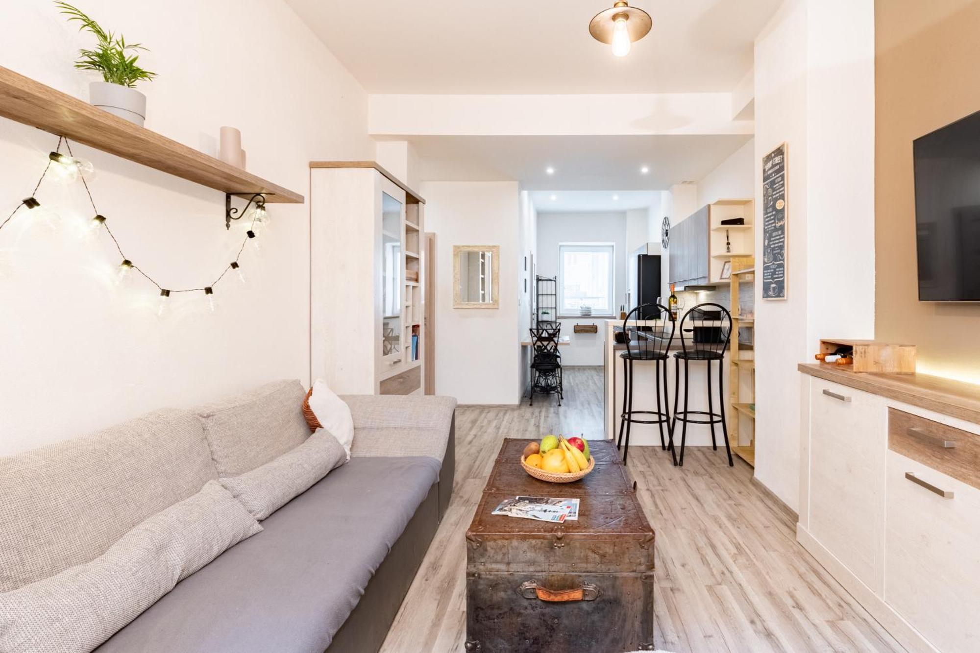 דירות ברטיסלאבה Charming Flat, Steps From Castle - Historic Part מראה חיצוני תמונה