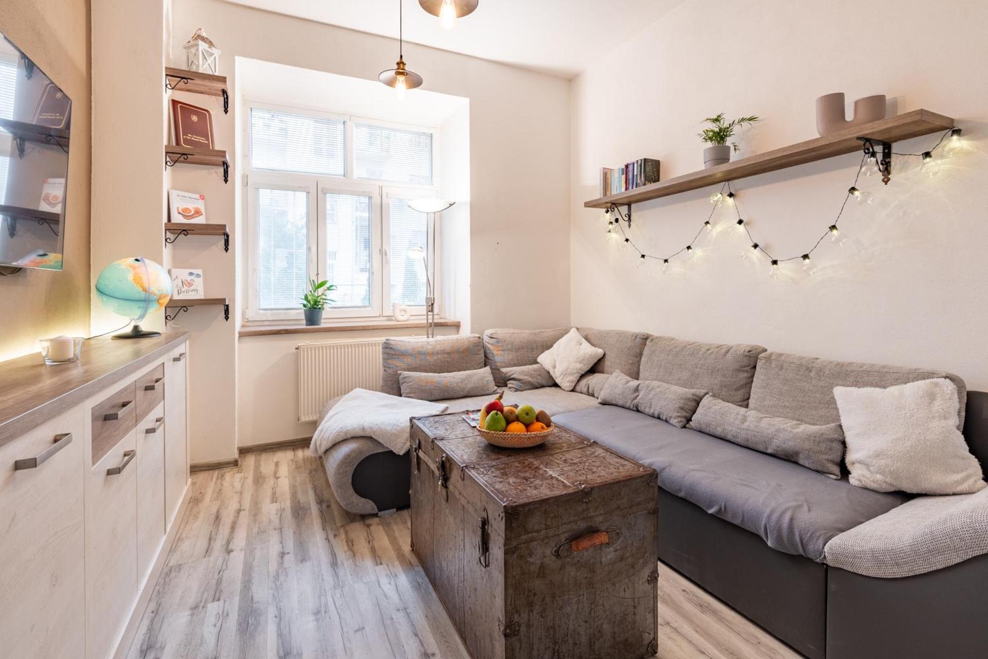 דירות ברטיסלאבה Charming Flat, Steps From Castle - Historic Part מראה חיצוני תמונה